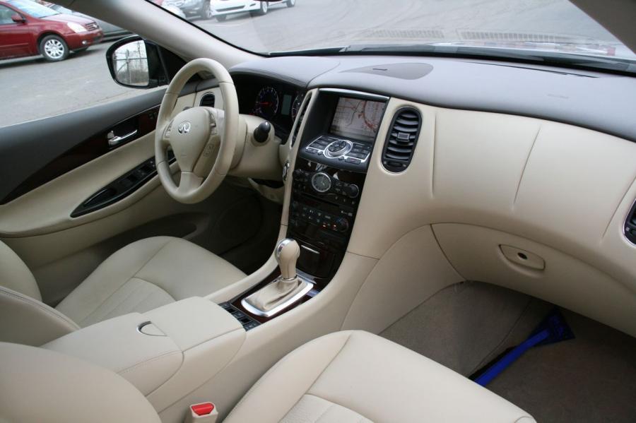  Infiniti EX35 2008 года  (фото 32 из 48)